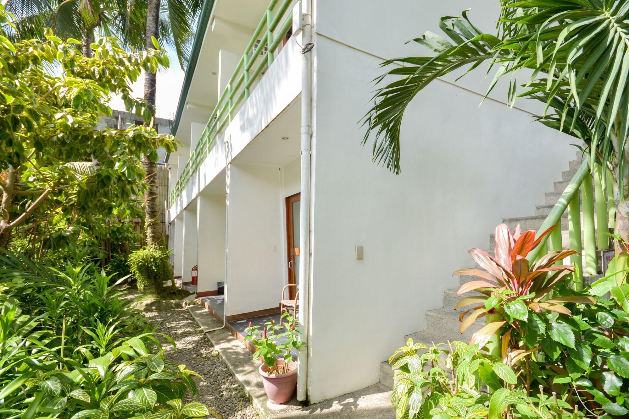 Reddoorz Plus @ Secret Garden Boracay Balabag  المظهر الخارجي الصورة