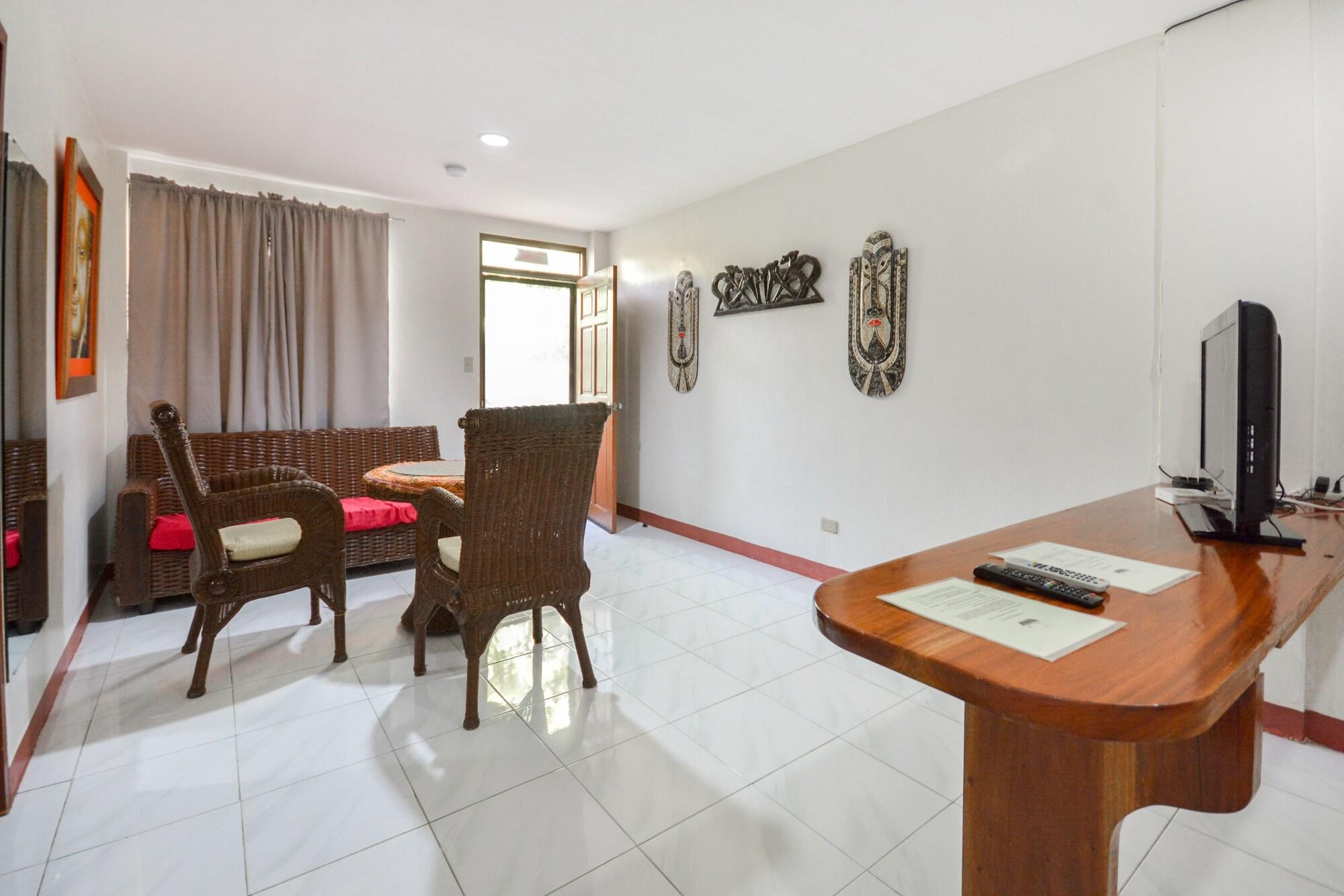 Reddoorz Plus @ Secret Garden Boracay Balabag  المظهر الخارجي الصورة