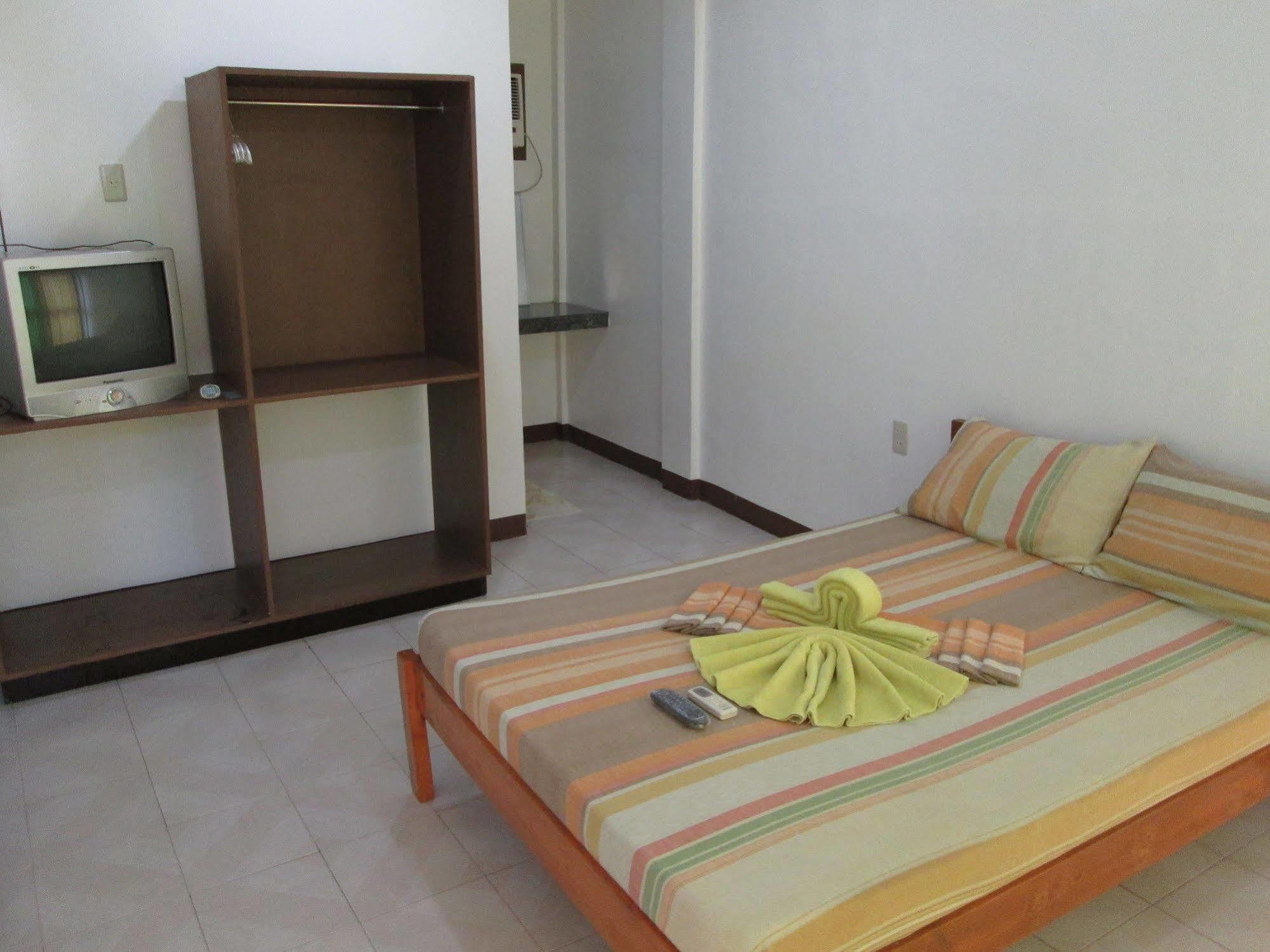 Reddoorz Plus @ Secret Garden Boracay Balabag  المظهر الخارجي الصورة