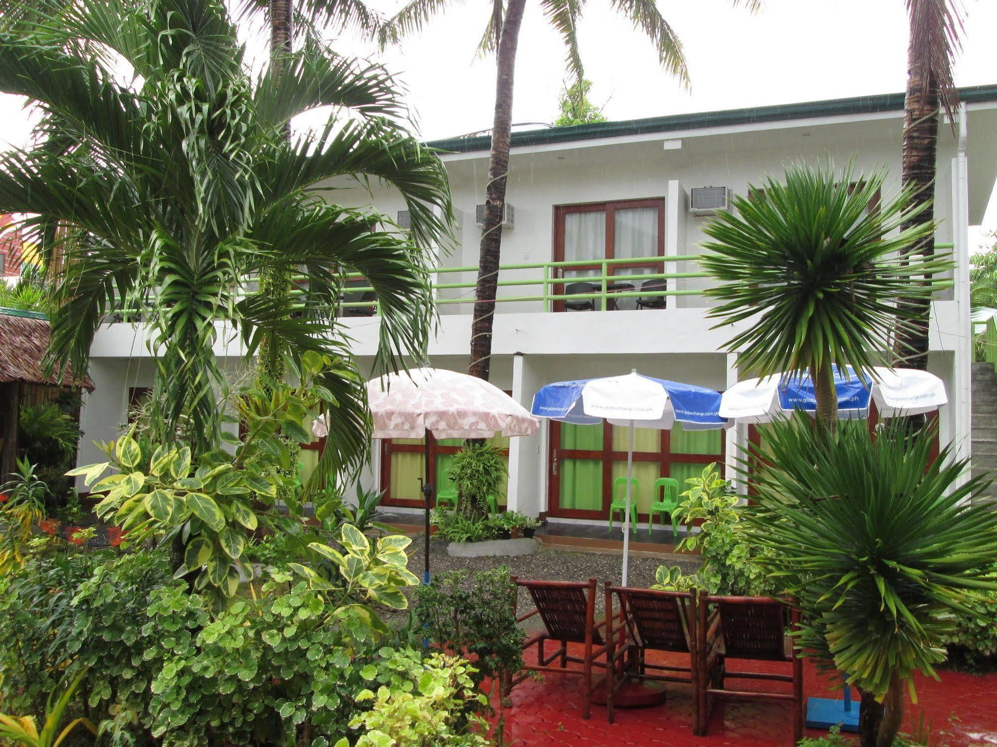 Reddoorz Plus @ Secret Garden Boracay Balabag  المظهر الخارجي الصورة